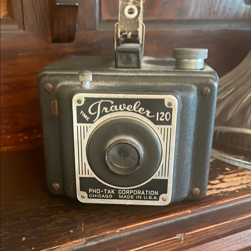 Traveler 120 Black Camera